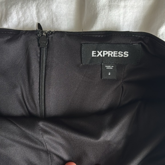 Express black shorts Size 2 - Picture 3 of 4